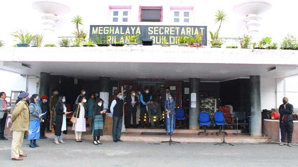 Meghalaya Chief Secretary, Smti. R. V. Suchiang administering the Pledge in observance of Vigilance Awareness Week at the Main Secretariat Porch (Rilang Building), Shillong  in the presence of senior Government officials on  26th October 2021.